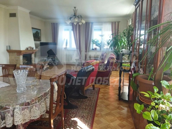 Коттедж 347.9 м²