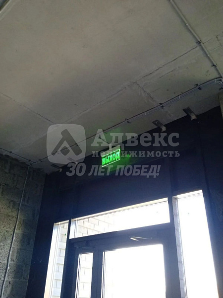 Ищете идеальное место для офиса в центре города? Предлагаем вашему вниманию аренду офиса площадью 54.80 кв.м. на 1 этаже 17-этажного дома. Это идеальное пространство для вашего бизнеса!

Офис имеет одну комнату, что позволит вам организовать удобное рабоч