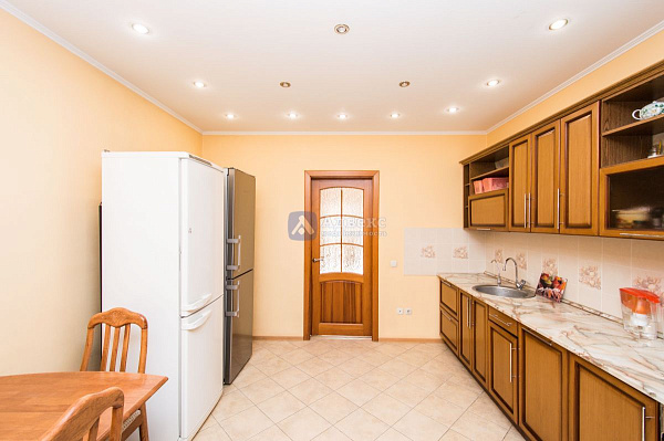 Квартира 3-комн., 107.7 м²
