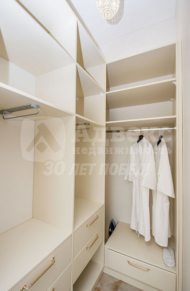 Коттедж 410 м²