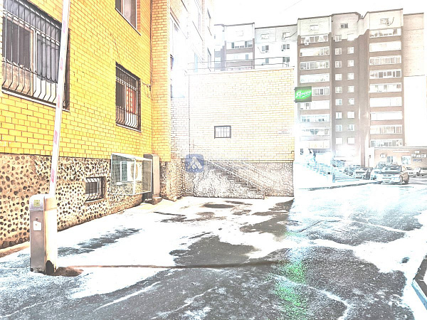 Хорошее месторасположение объекта в Южном мик-не города. . Отдельный вход с улицы  и выход во двор  . Планировка охватывает большой выбор коммерческой деятельности.  Помещение состоит из 4х основных помещений 66, 36,40,17м2  Просторный зал, большой игрово