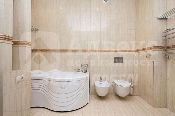 Квартира 4-комн., 156 м²