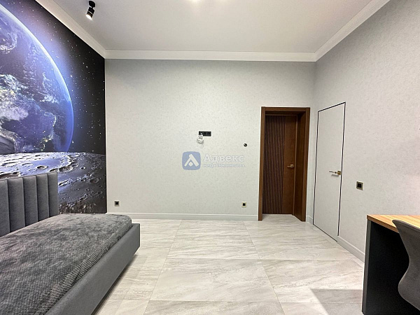 Коттедж 196 м²