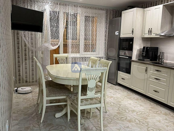 Квартира 3-комн., 90 м² Квартира 3-комн., 90 м²