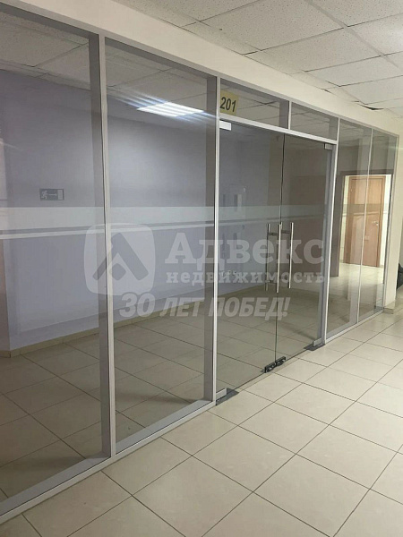 Идеальное помещение для вашего бизнеса! 

Предлагаем в аренду офисные помещения площадью 180 кв.м. на 2 этаже здания. В вашем распоряжении будет 7 комнат, которые предназначены для офисных рабочих мест, переговорных, и других функциональных зон. 

Мы пред