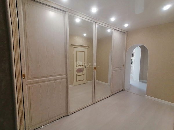 Квартира 3-комн., 145.1 м²
