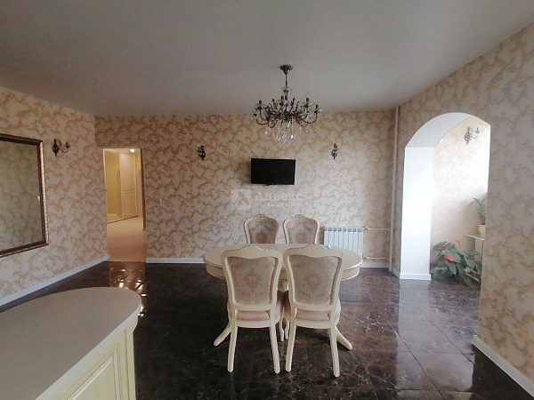 Квартира 3-комн., 145.1 м²