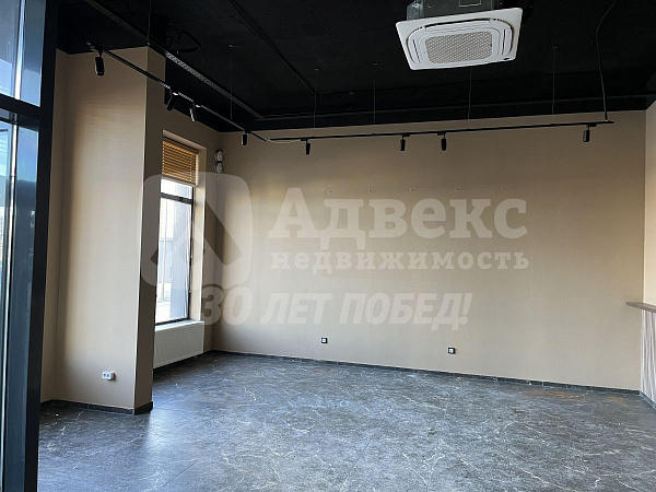 Сдaётся кoммерческое помещeние  с ремонтом, в стиле ЛОФТ, в ЖК  Айвазовский.
Без комиссии для арендатора! Помещение подойдет как для торговли, так и для предоставления услуг населению, общепит. 

Характеристики помещения:
Площадь: 134,40 м²
Мощность: 75 к