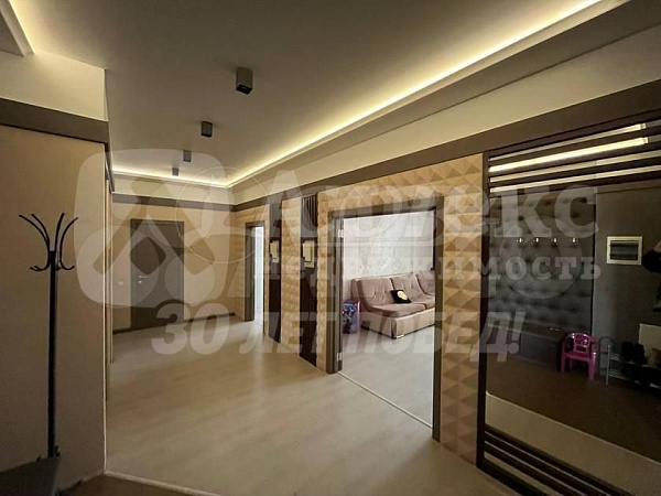 Квартира 3-комн., 122 м²