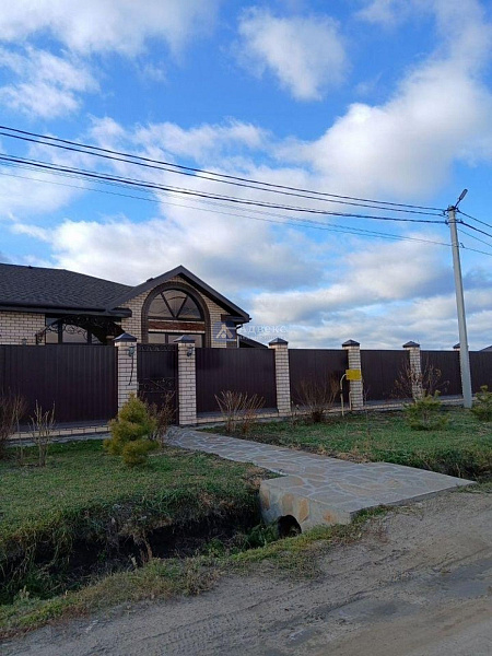 Коттедж 200 м²