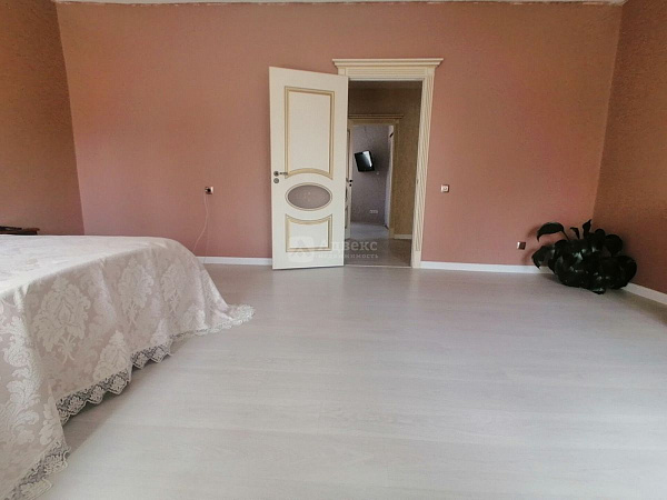 Квартира 3-комн., 145.1 м²
