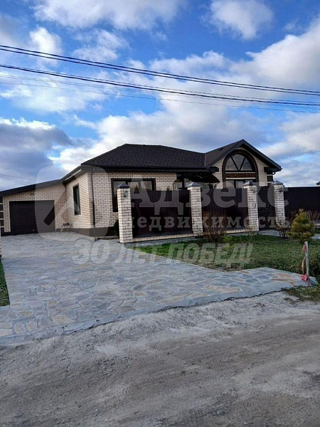 Коттедж 200 м²