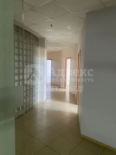 Идеальное помещение для вашего бизнеса! 

Предлагаем в аренду офисные помещения площадью 180 кв.м. на 2 этаже здания. В вашем распоряжении будет 7 комнат, которые предназначены для офисных рабочих мест, переговорных, и других функциональных зон. 

Мы пред