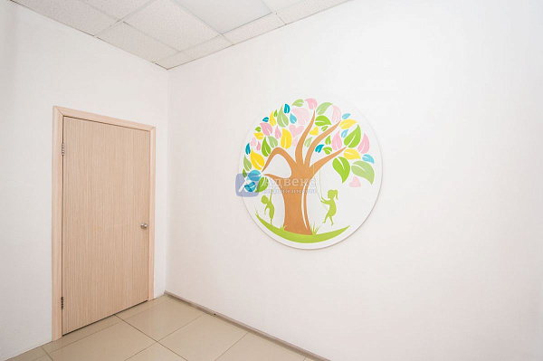 Хорошее месторасположение объекта в Южном мик-не города. . Отдельный вход с улицы  и выход во двор  . Планировка охватывает большой выбор коммерческой деятельности.  Помещение состоит из 4х основных помещений 66, 36,40,17м2  Просторный зал, большой игрово