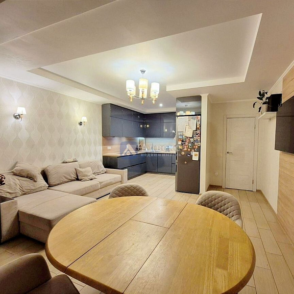 Квартира 3-комн., 90 м²