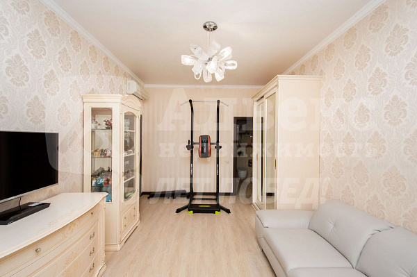 Квартира 4-комн., 156 м²