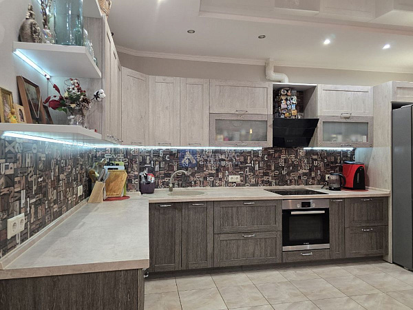 Квартира 3-комн., 111 м²