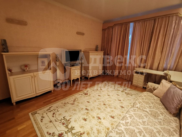 Квартира 4-комн., 233 м²