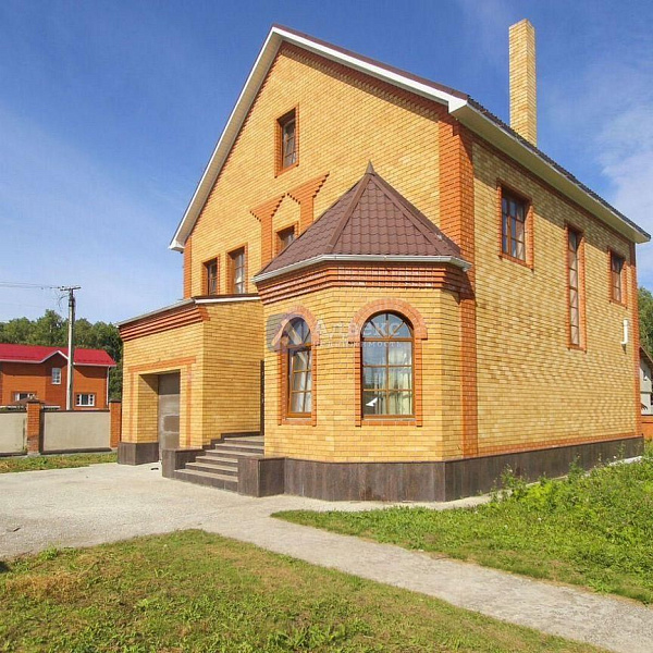 Коттедж 260 м²