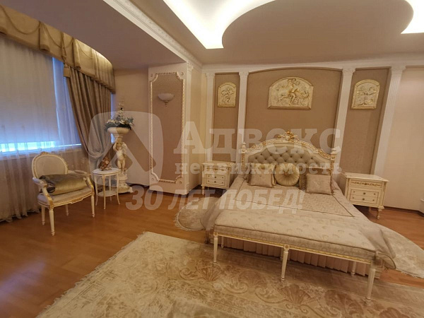 Квартира 4-комн., 233 м²