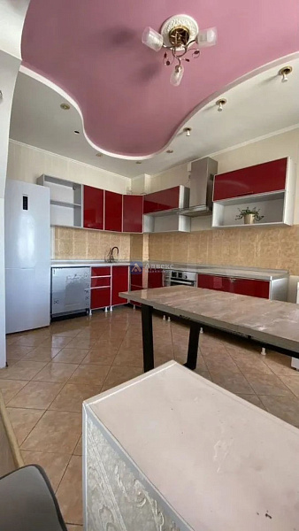 Квартира 3-комн., 104 м²