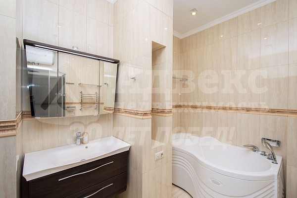 Квартира 4-комн., 156 м²