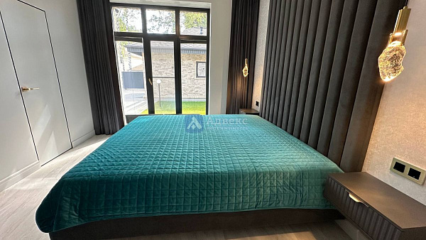 Коттедж 196 м²