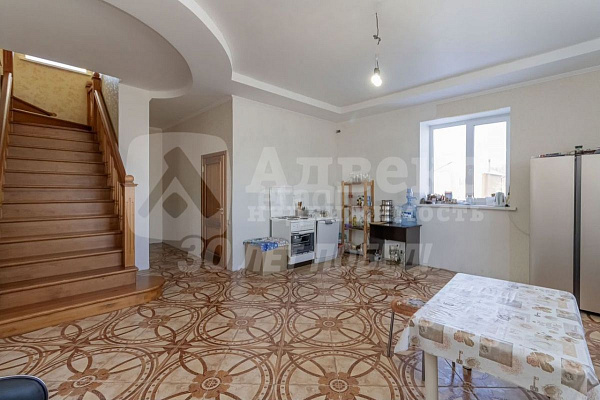 Коттедж 380 м²