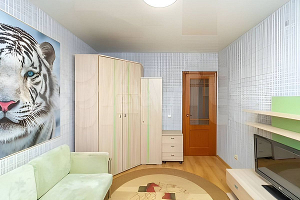 Квартира 3-комн., 725 м²