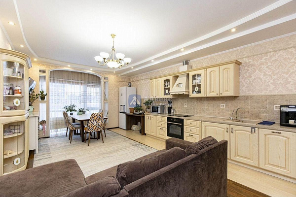 Квартира 3-комн., 103 м²