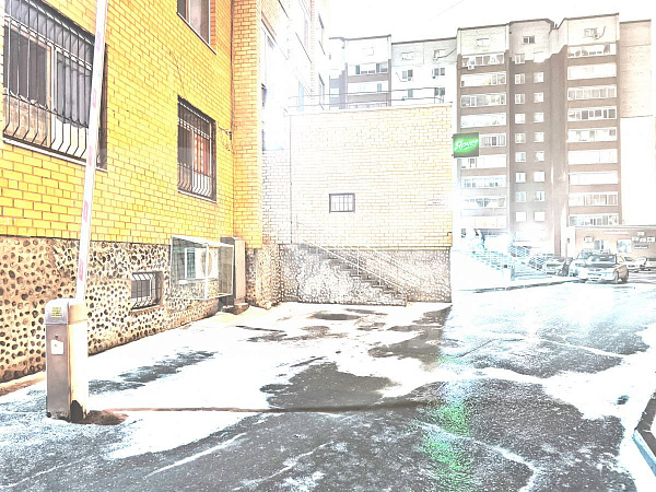 Хорошее месторасположение объекта в Южном мик-не города. . Отдельный вход с улицы  и выход во двор  . Планировка охватывает большой выбор коммерческой деятельности.  Помещение состоит из 4х основных помещений 66, 36,40,17м2  Просторный зал, большой игрово