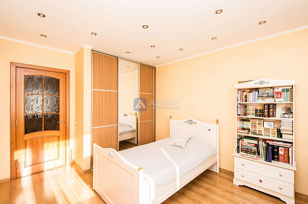 Квартира 3-комн., 107.7 м²