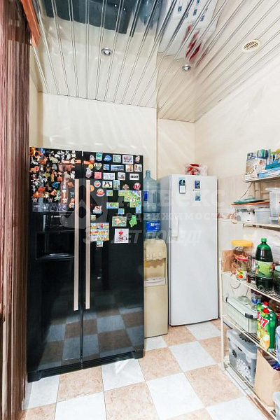 Квартира 4-комн., 242.6 м²