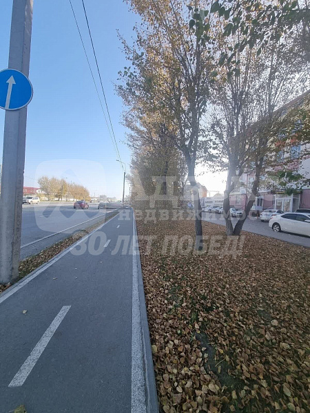 Аренда  помещения  19 квадратных метров.   Помещение расположено на 5-м этаже. На этаже имеются современные места общего пользования, включая санитарные узлы и зону ожидания с кофемашиной.  Вход в помещение осуществляется круглосуточно. Большое  количеств