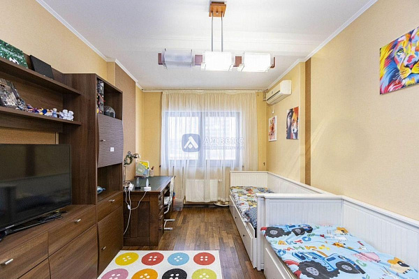 Квартира 3-комн., 103 м²