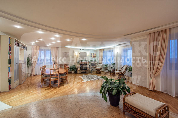 Квартира 4-комн., 185.3 м²