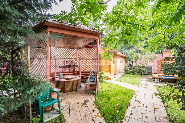 Дом, 651.8 кв.м.