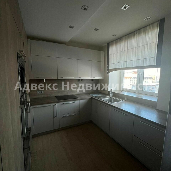 Квартира 3-комн., 121 м²