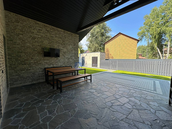 Коттедж 196 м²