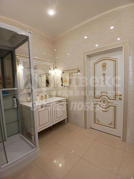 Коттедж 200 м²