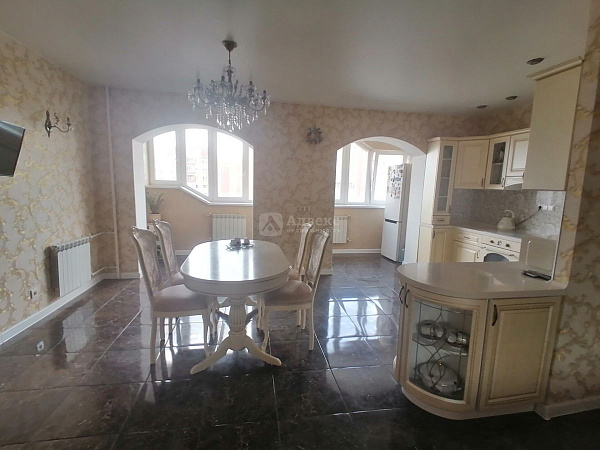 Квартира 3-комн., 145.1 м²