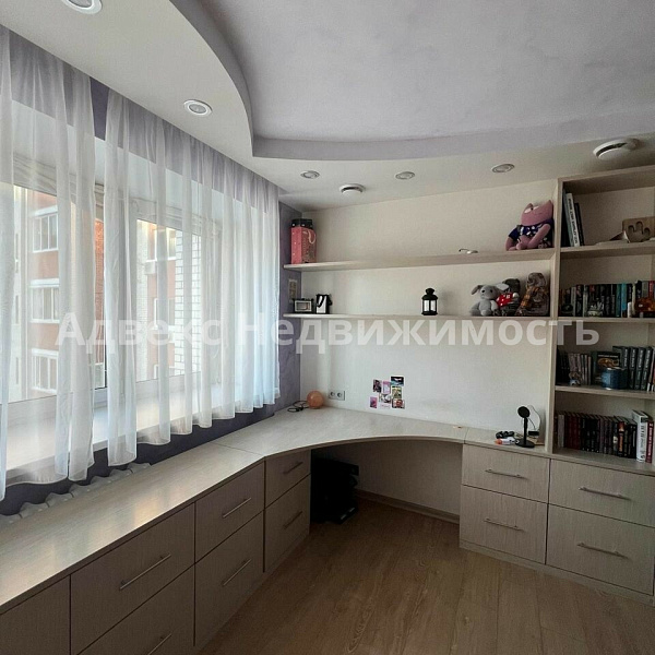 Квартира 3-комн., 121 м²