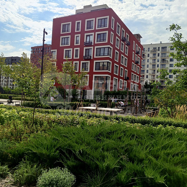 Квартира 3-комн., 107 м²