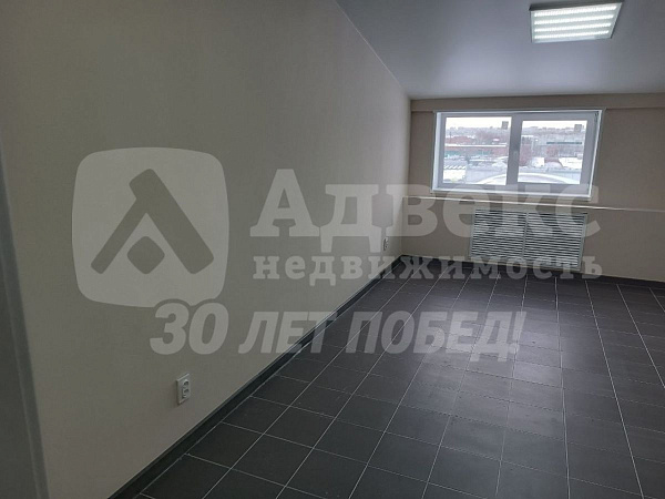 Аренда  помещения  19 квадратных метров.   Помещение расположено на 5-м этаже. На этаже имеются современные места общего пользования, включая санитарные узлы и зону ожидания с кофемашиной.  Вход в помещение осуществляется круглосуточно. Большое  количеств