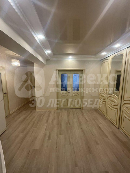 Квартира 2-комн., 76 м²
