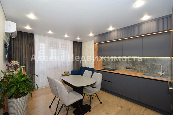 Квартира 3-комн., 93 м²