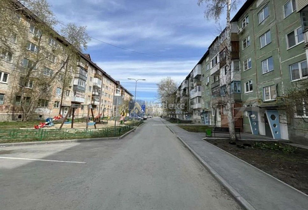 Квартира 3-комн., 48.2 м²
