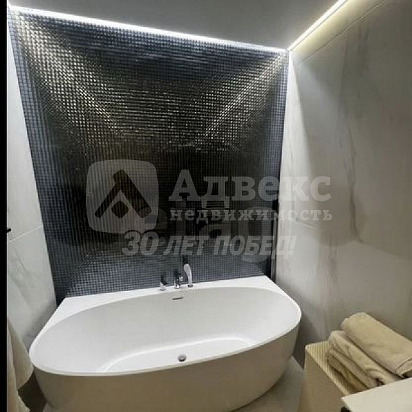 Квартира 3-комн., 146.3 м²