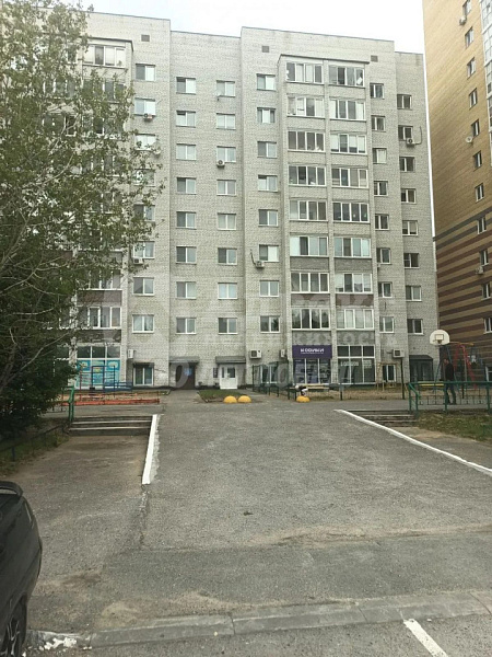 Пять комнат, 201 квадратный метр, отдельный вход с улицы на первом этаже — ваш бизнес обретает весомый статус с первой секунды. Это не просто офис, это готовый инструмент для роста, который не требует поиска проходной и лишних согласований. Вам доступно а