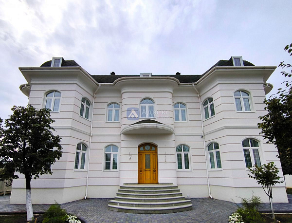 Коттедж 410 м²